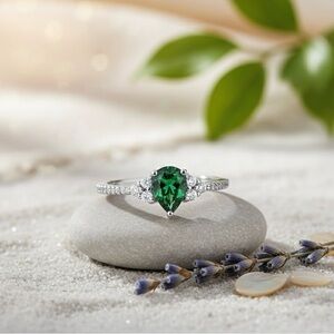 925 Sterling Silver Pear Cut Emerald Green CZ Ring Size 9 Teardrop